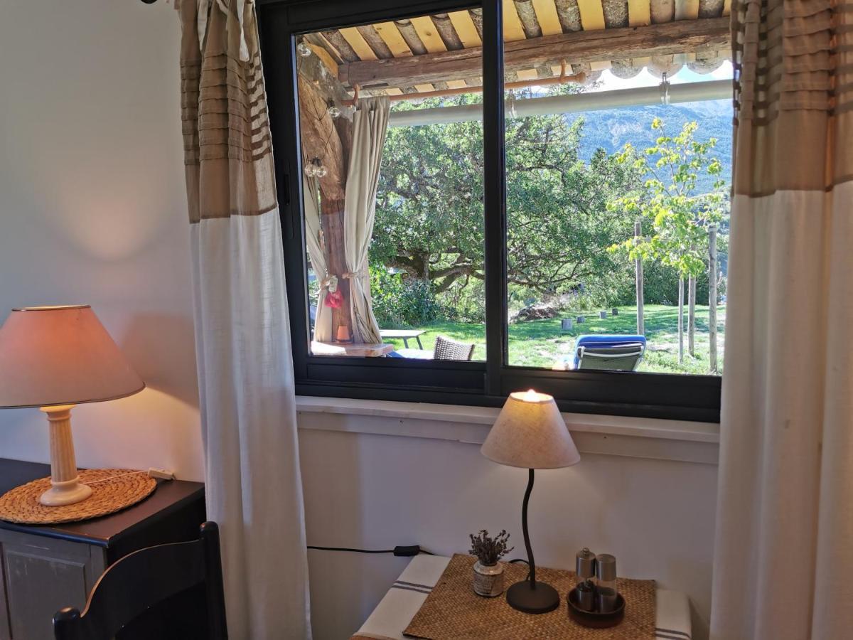 La Peyregoune, Logement En Pleine Nature Et Table D'Hotes Blieux Exterior photo